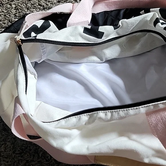 Benefit Cosmetics Duffle Bag EUC - Picture 6 of 7